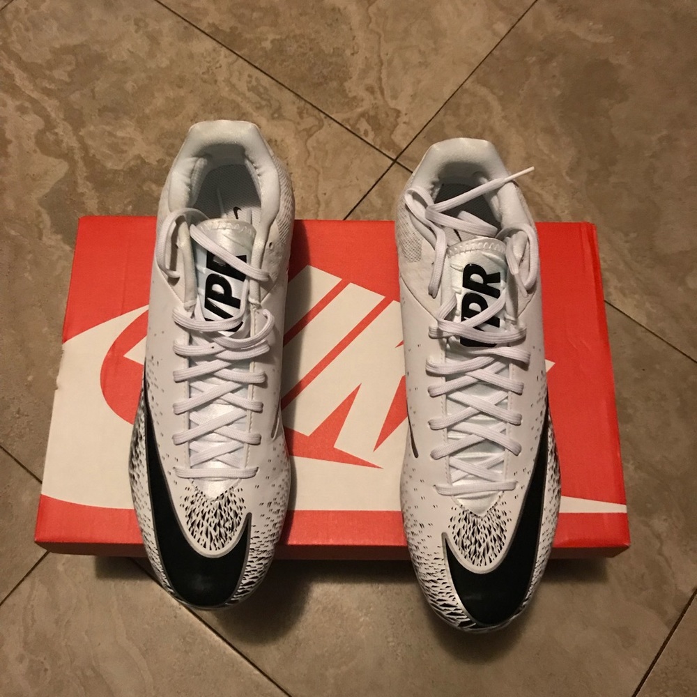 Cleats - Picture 8 of 8